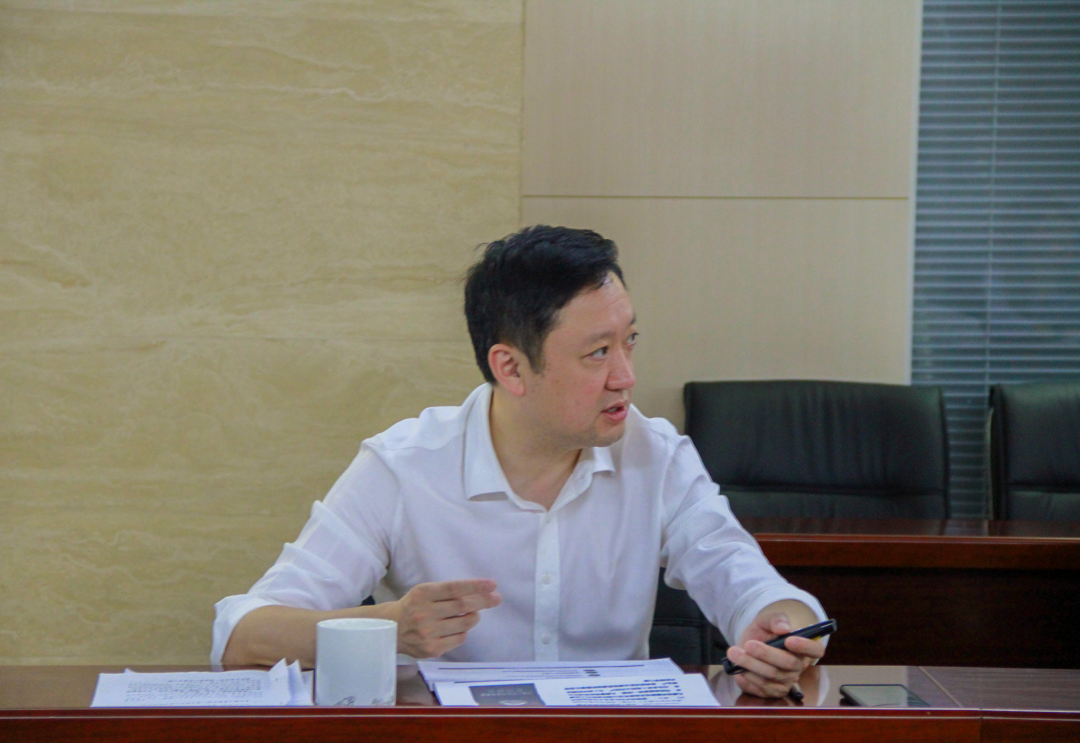 杜巖岫同志參加支部活動，為黨員講授黨課